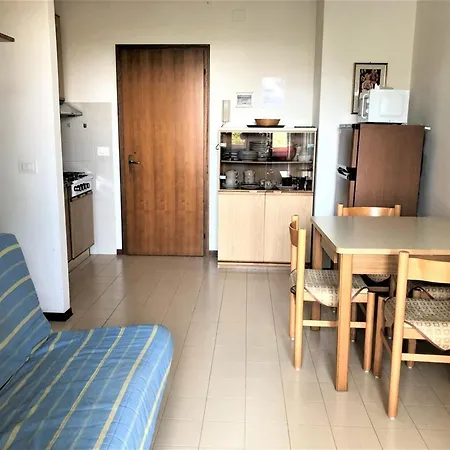 Bright Flat With A Large Balcony アパート