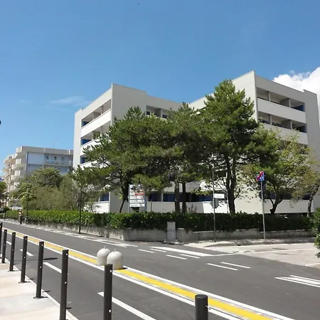 Bright Flat With A Large Balcony Бибионе